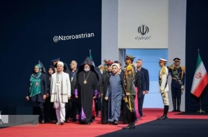 ادای احترام نمایندگان ادیان الهی به  رهبر شهید انقلاب در مصلی امام خمینی(ره)